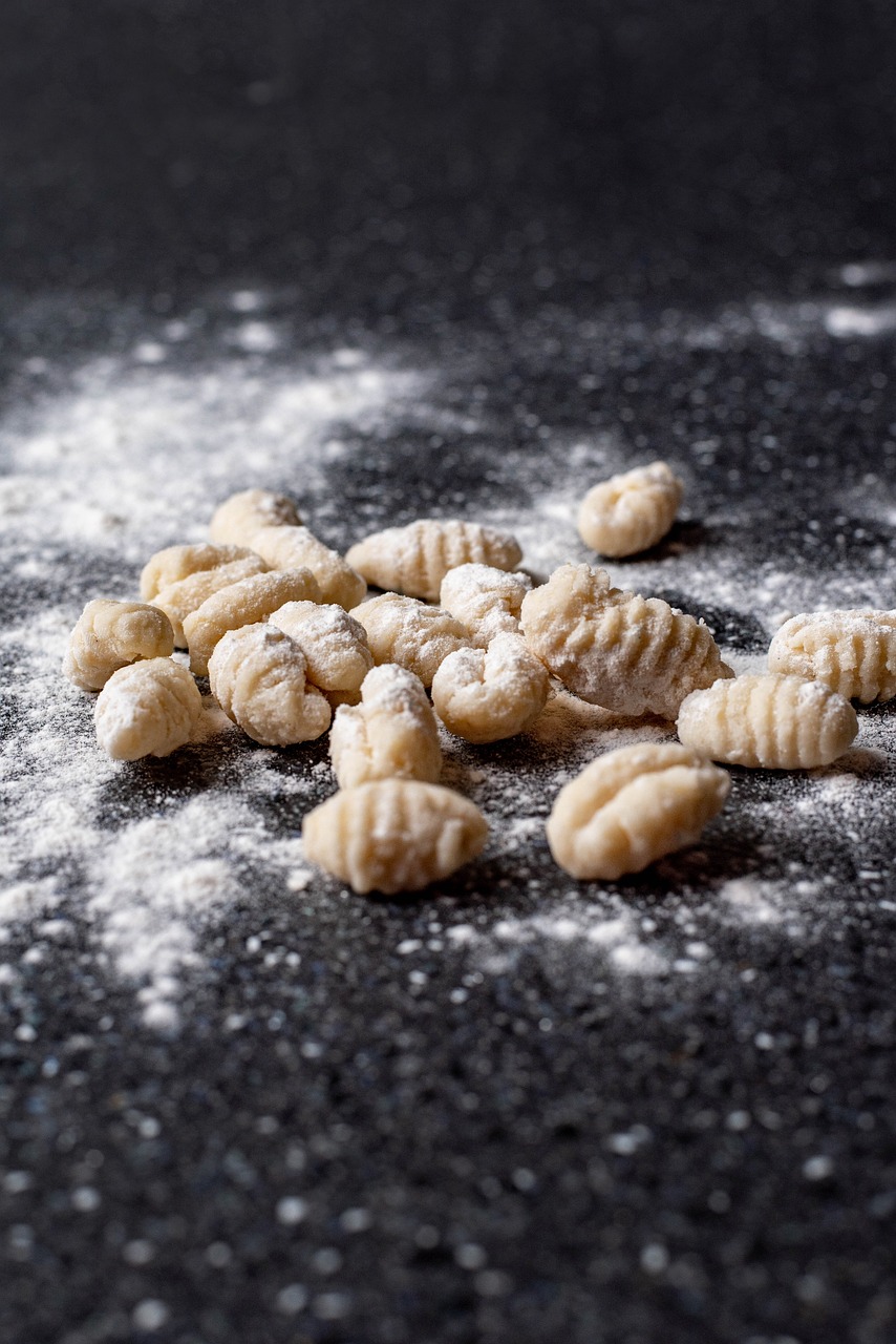 entdecken sie köstliche gnocchi-rezepte, einfache zubereitungstipps und kreative serviervorschläge für traditionelle italienische kartoffelklöße.
