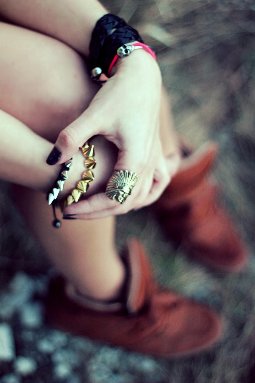 entdecken sie zeitlosen charme mit unserer vintage-schmuckkollektion – einzigartige designs und klassische eleganz für jeden anlass.